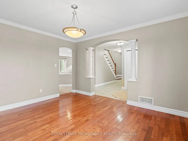 1009 Crestwood Dr — Photo 9