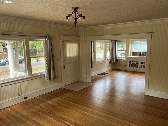 3rd image of 1824 NE 52nd Ave