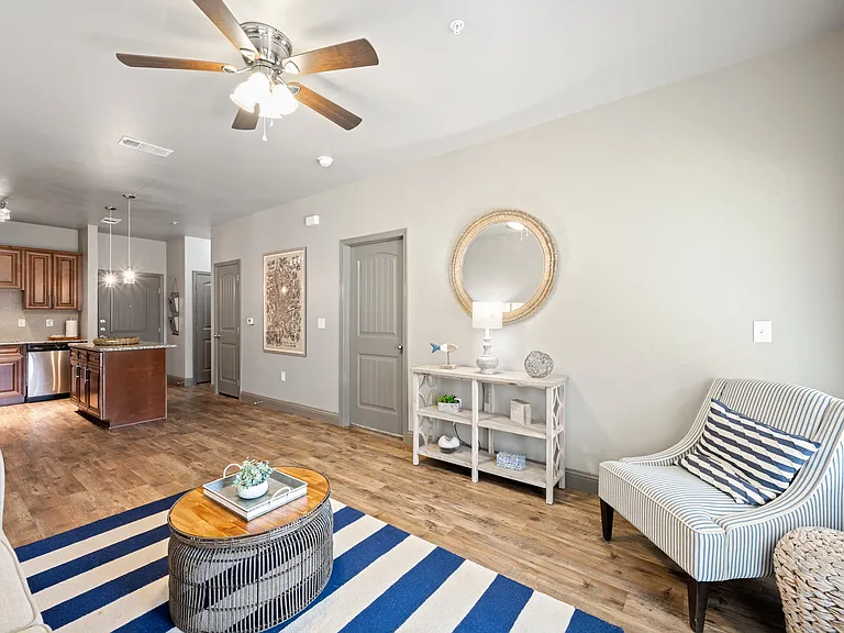Lake Villas Apartments — Photo 7