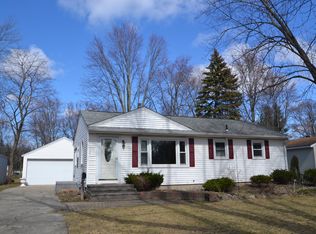 801 Airfield Ln, Midland, MI