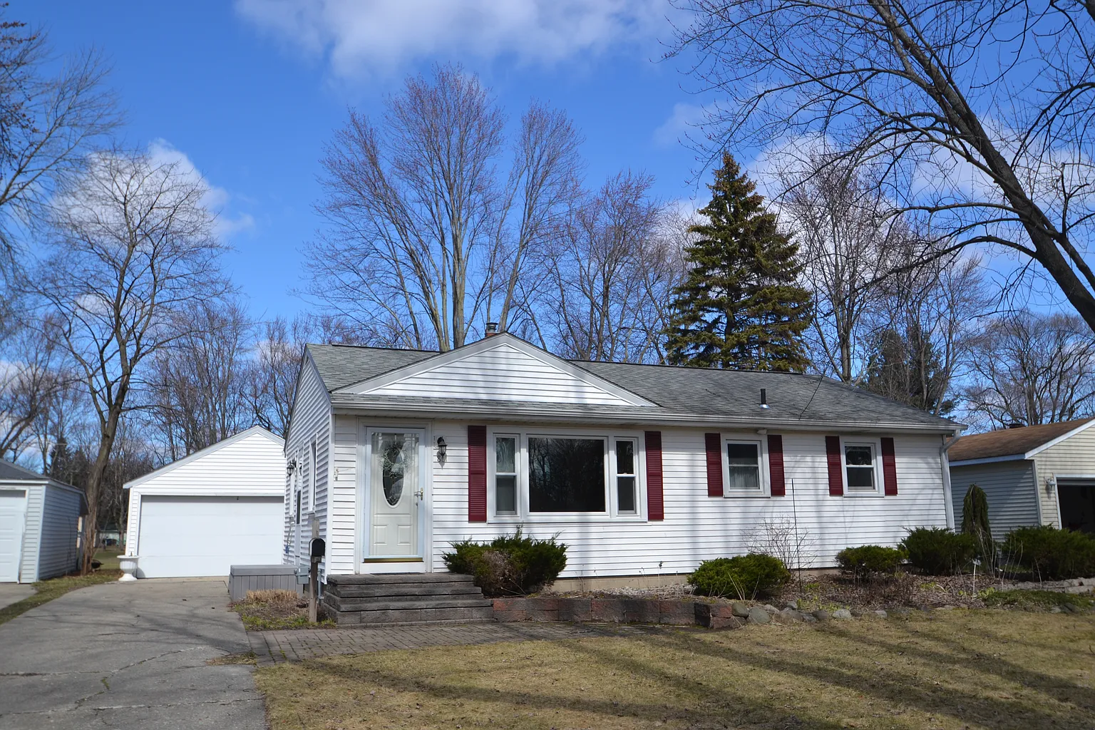 801 Airfield Ln photo 1
