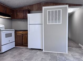 105 Flamingo Trailer Park, London, KY 40744