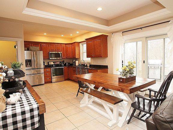 4th image of 727 Arcadia Ct