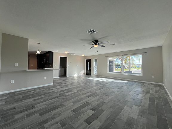 3rd image of 18522 Lake Worth Blvd