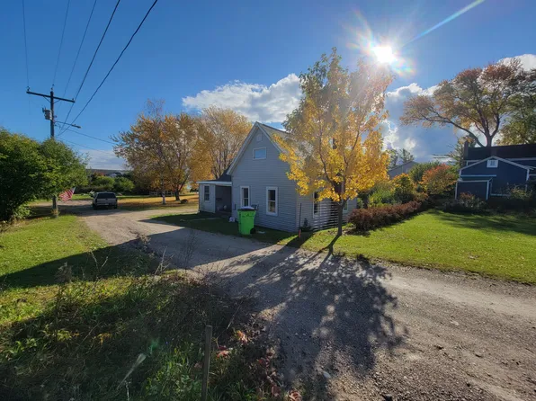 40 Morneau St, Saint Ignace, MI 49781
