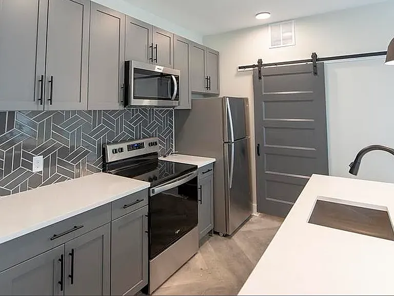 Beautiful luxury apartments available close to downtown! — Photo 51