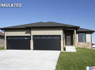 9335 Castle Pine Dr, Lincoln, NE 68516