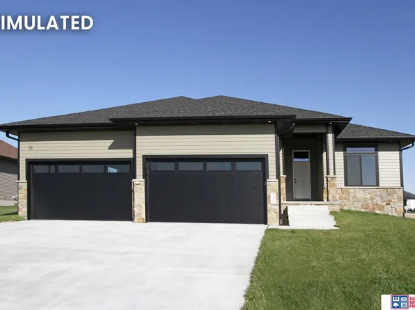 9335 Castle Pine Dr, Lincoln, NE 68516