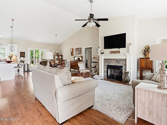 4th image of 755 Monticello Drive
