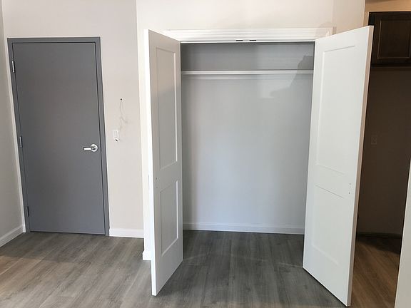 4th image of 2836 Fairfield Ave #204
