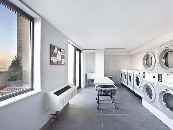 5th image of 2763 Morris Ave APT 1107