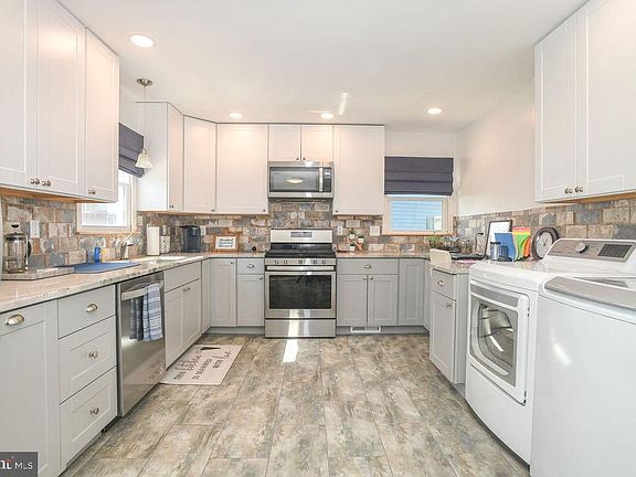 2nd image of 28 Palace Ave