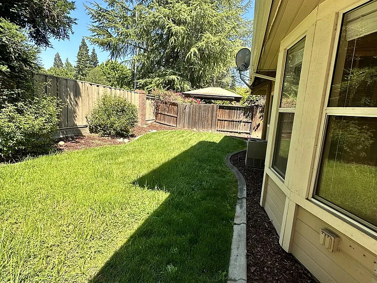 2221 Banbury Cir — Photo 50