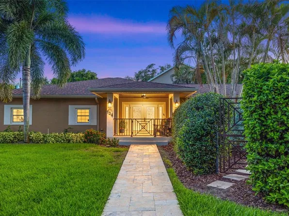 134 Riviera Way NE, Saint Petersburg, FL 33704