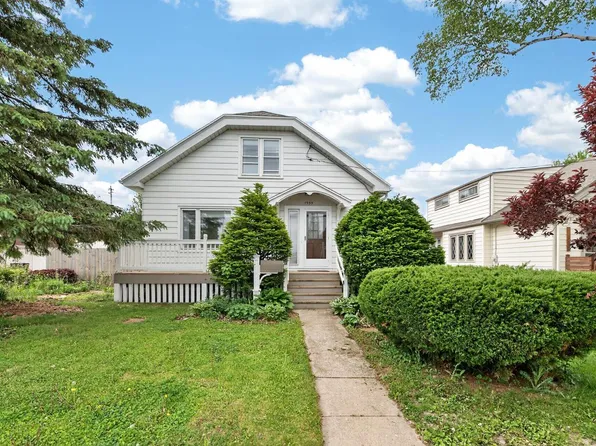 1935 E Howard AVENUE, Saint Francis, WI 53235
