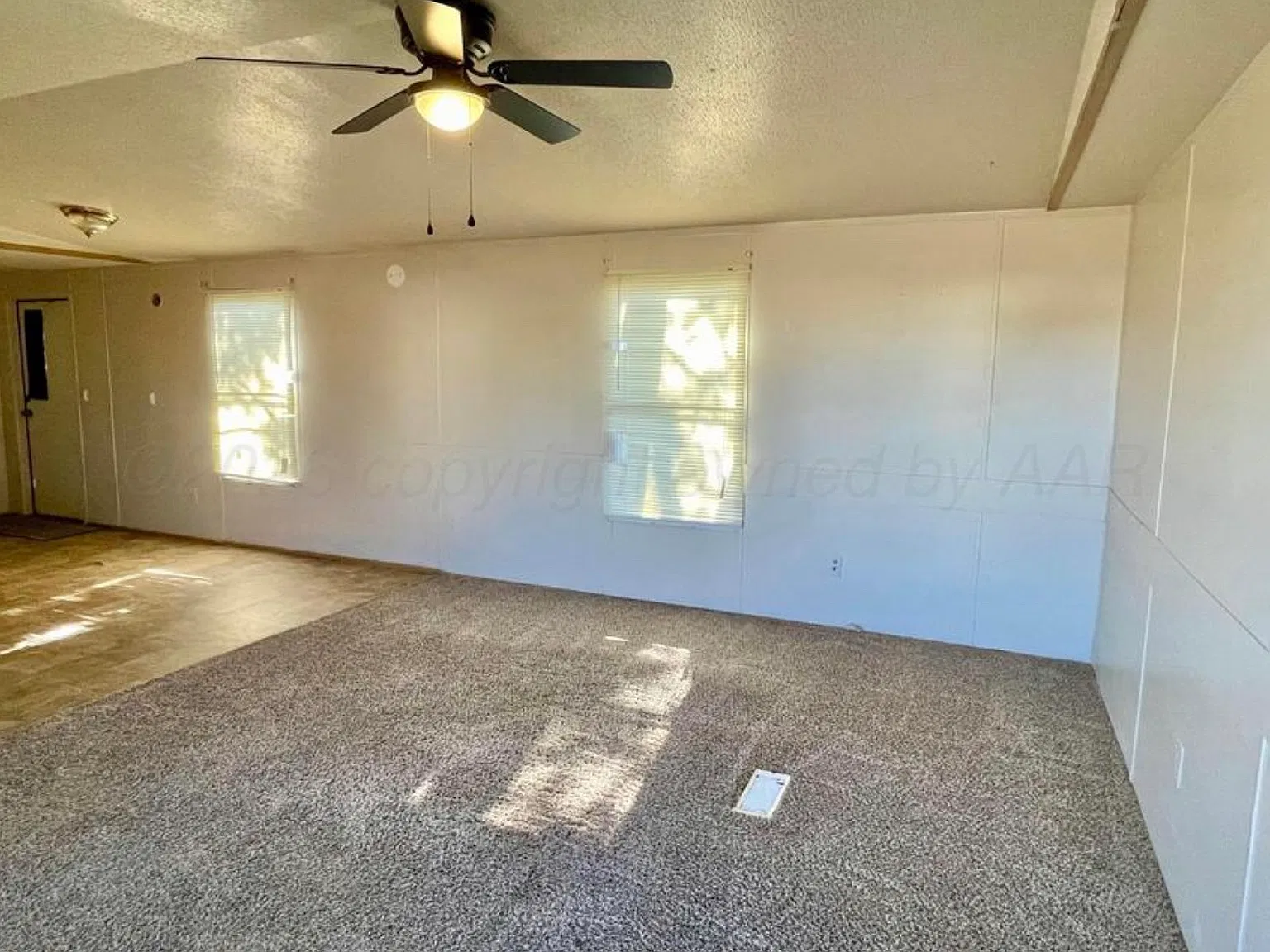 3 bed, 896 sqft, $950 — Photo 2
