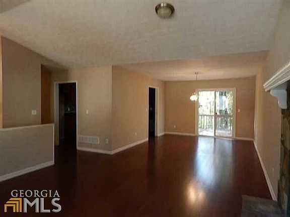 LARGE LIVING ROOM WITH FIREPLACE!!