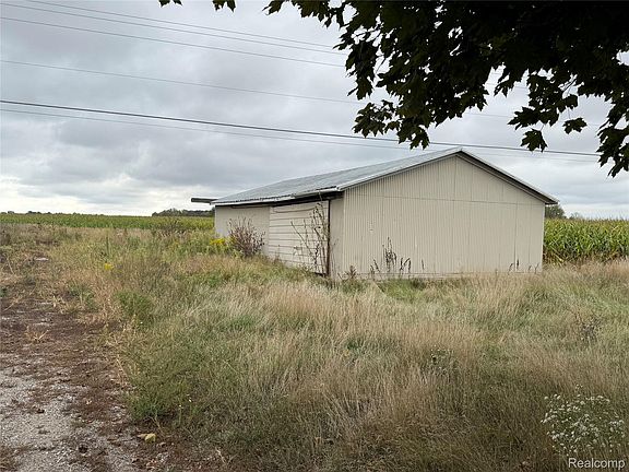 3rd image of 267 W Lincoln Rd