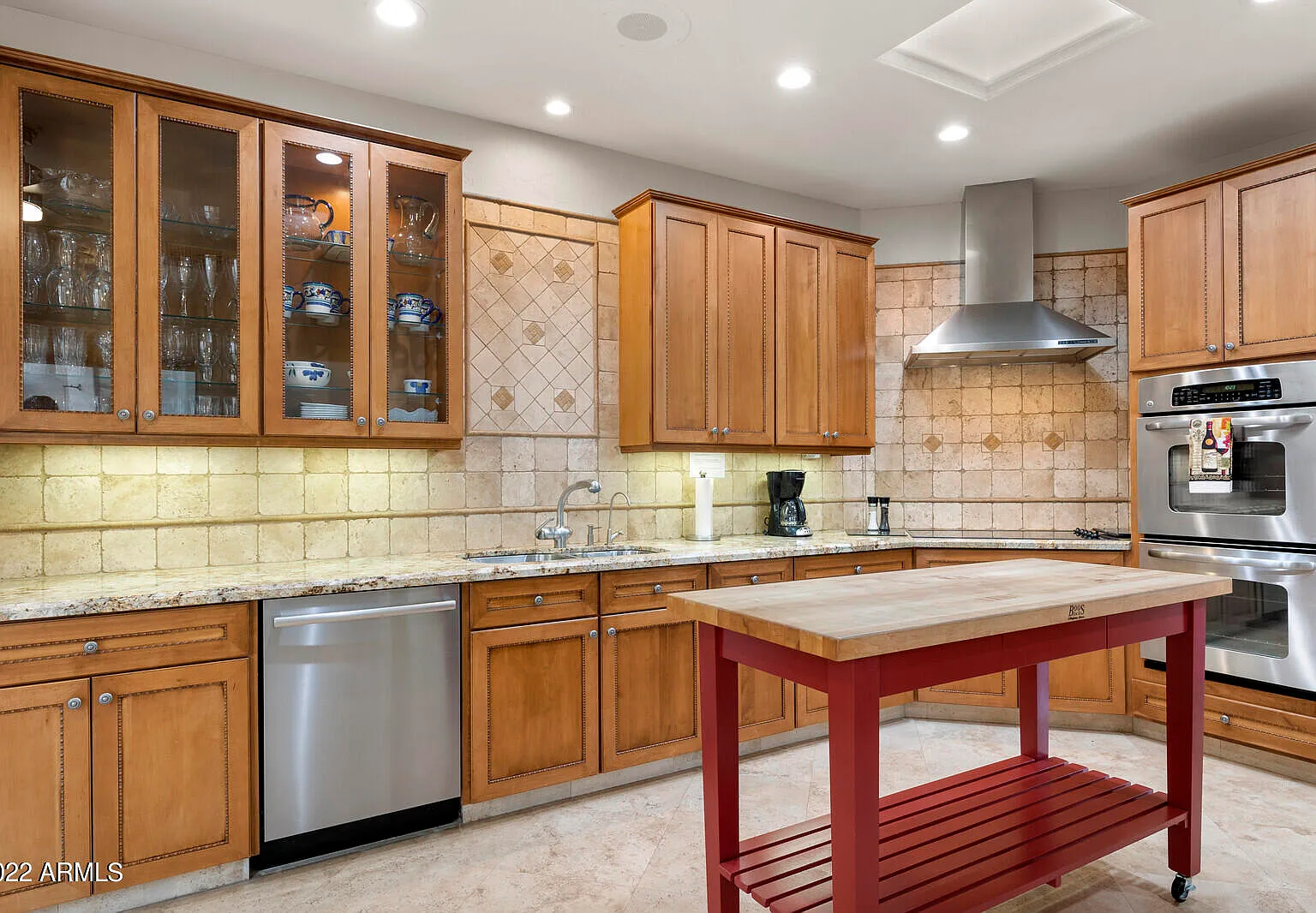 2 bed, 2.0 bath, 1865 sqft, $4,500 — Photo 4