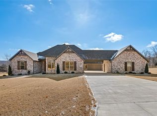 21161 Silent Oak Dr, Fayetteville, AR 72703