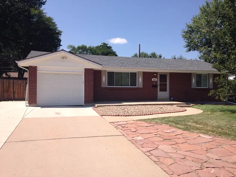 4 bed, 2.0 bath, 2000 sqft, $3,000 — Photo 2