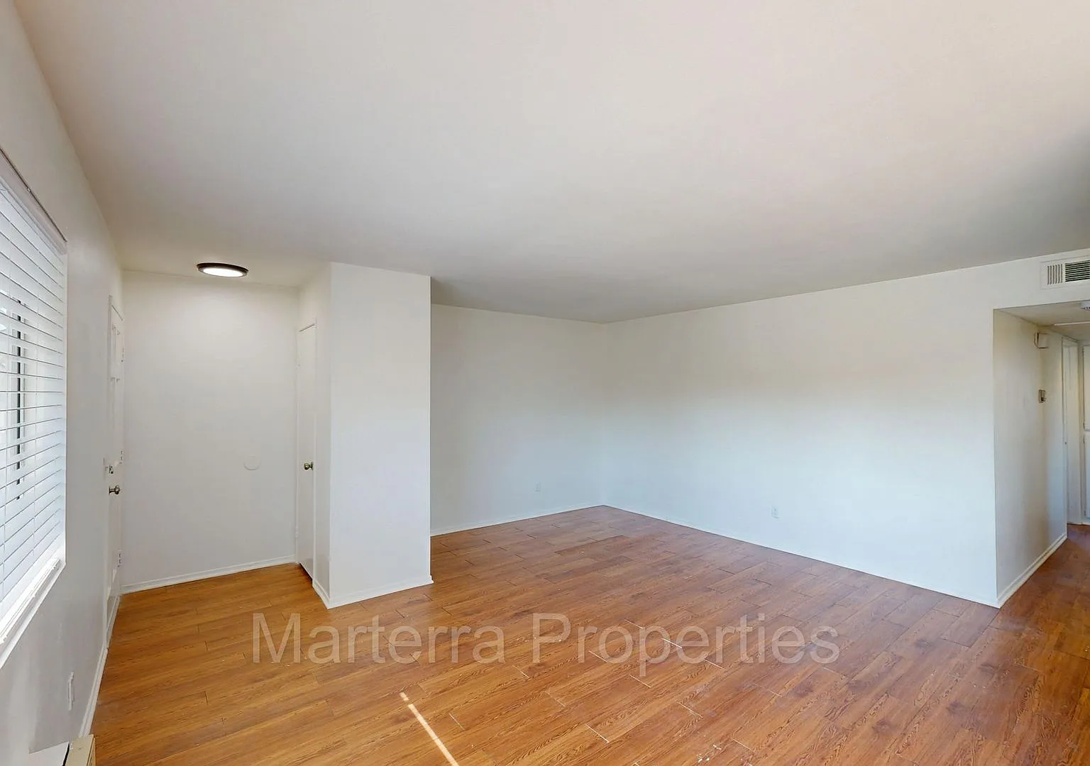 Western — Photo 3