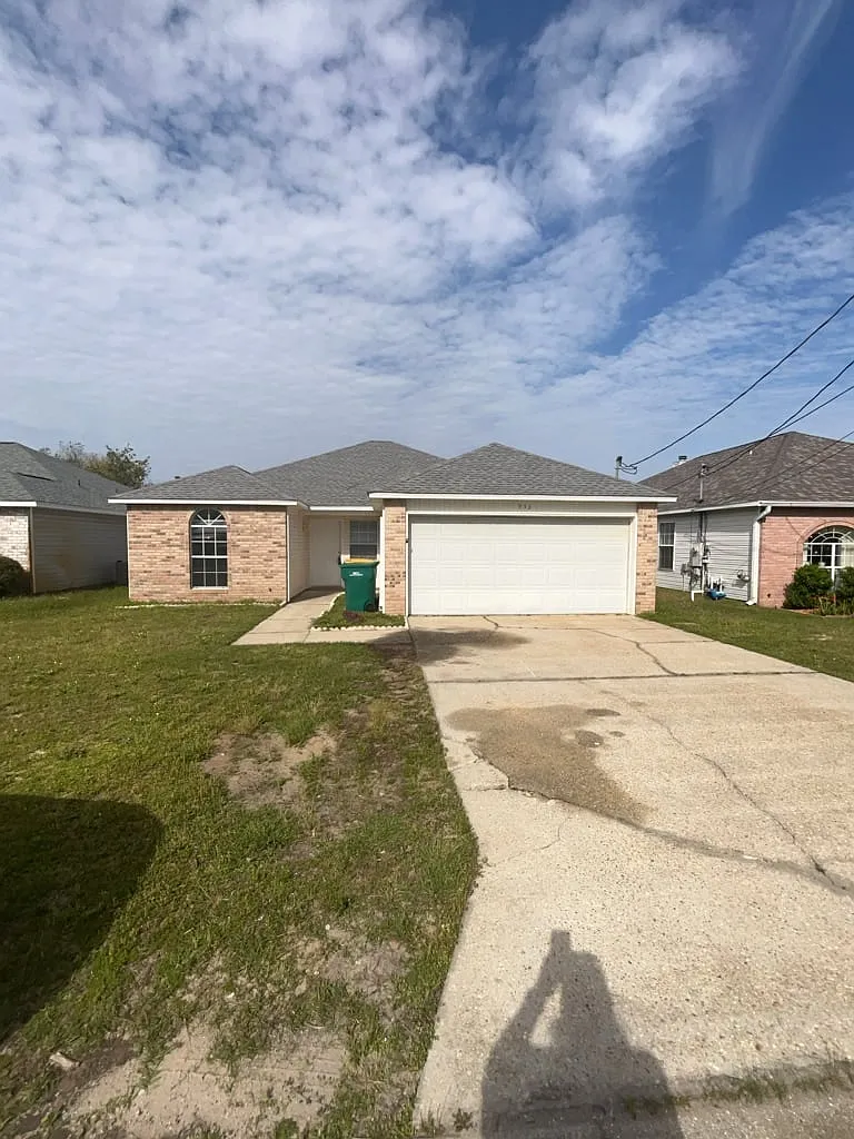 953 Southern Oaks Court — Photo 1