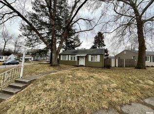 950 40th Street Ct, Moline, IL 61265