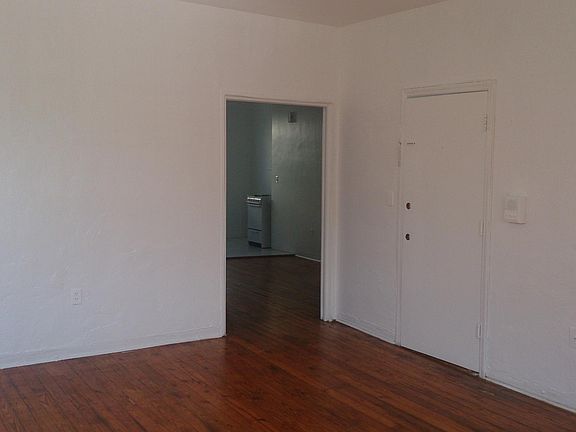 4th image of 701 11th St #12