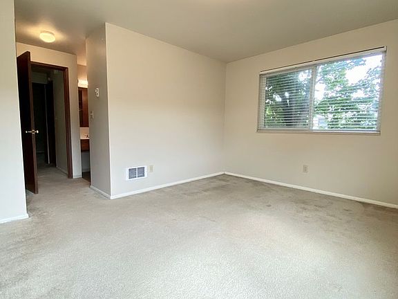 5th image of 900 Nob Hill Ave N APT 305