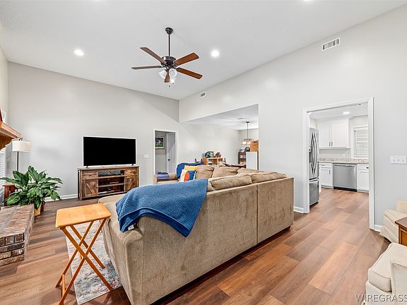 3rd image of 301 Candlewood Dr