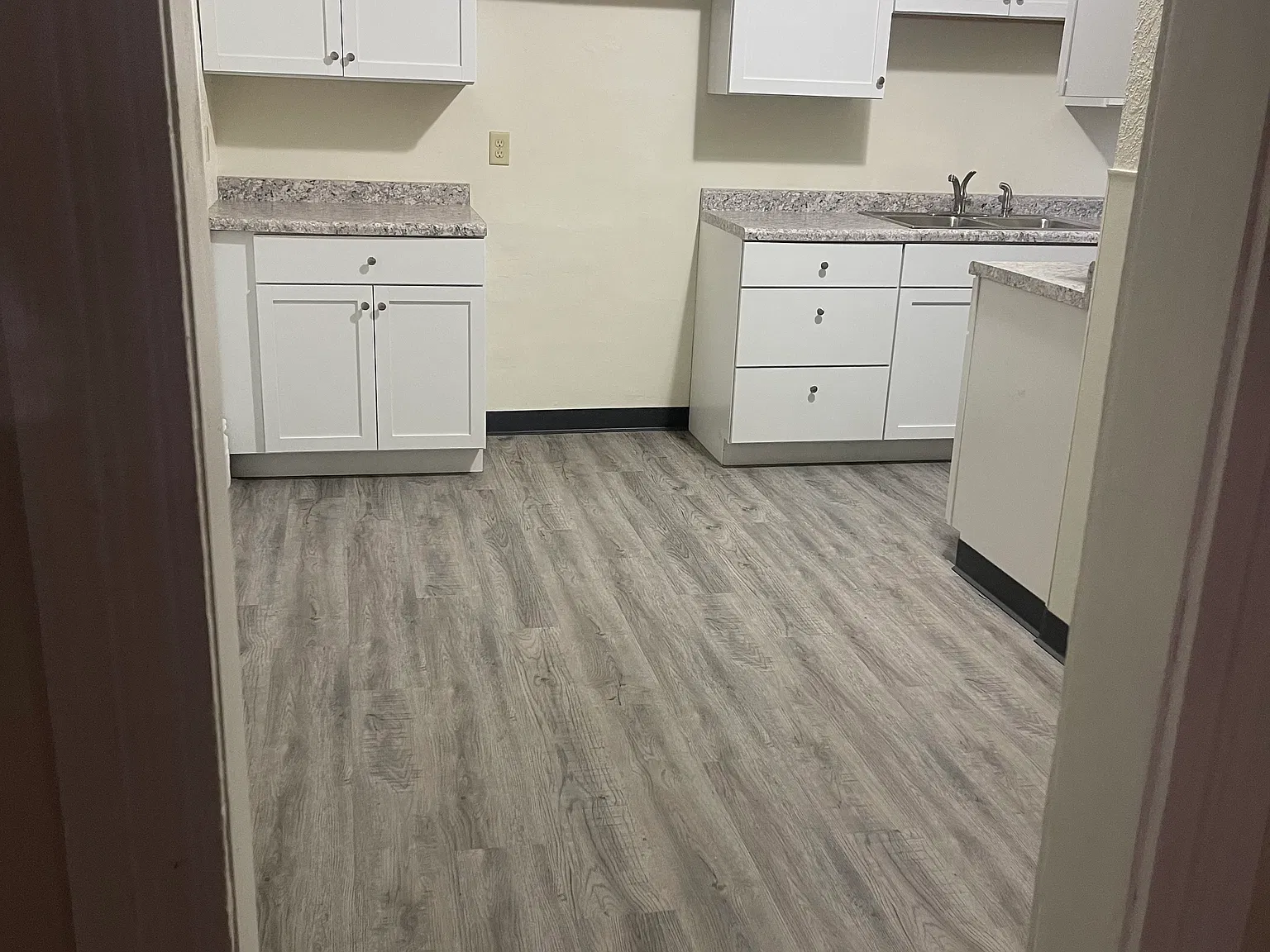 3 bed, 1100 sqft, $1,200 — Photo 2