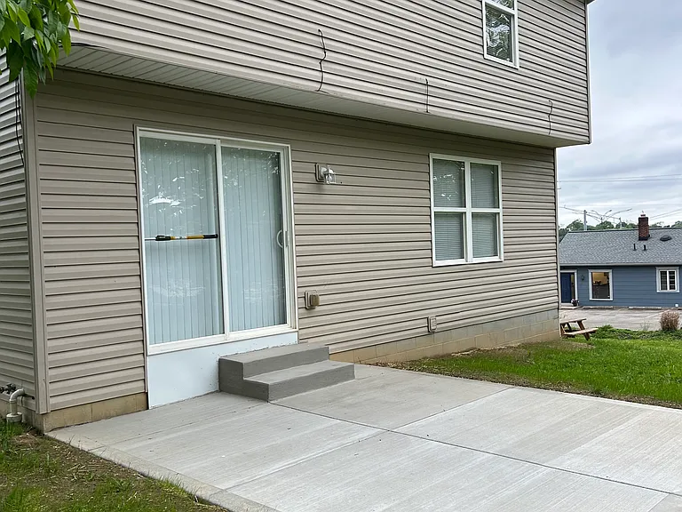 2595 Ellet Ave — Photo 18