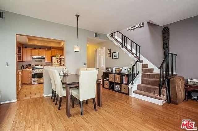 Dining/flex area