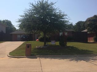 1235 Cross Creek Dr, Kennedale, TX 76060