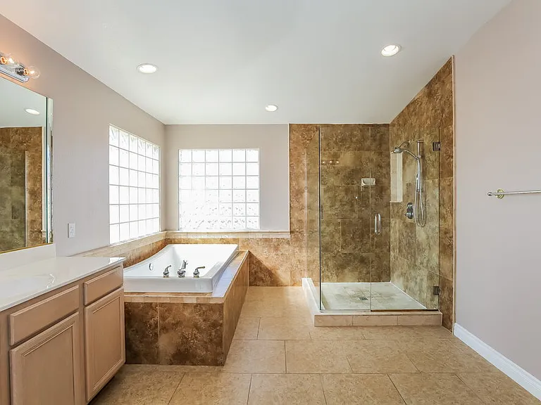 1102 Broomfield Dr — Photo 12