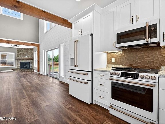 4th image of 169 Cattlemans Dr