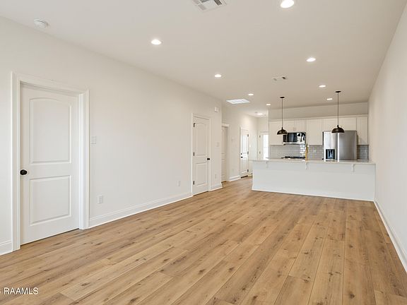 5th image of 124 Frontier Ln