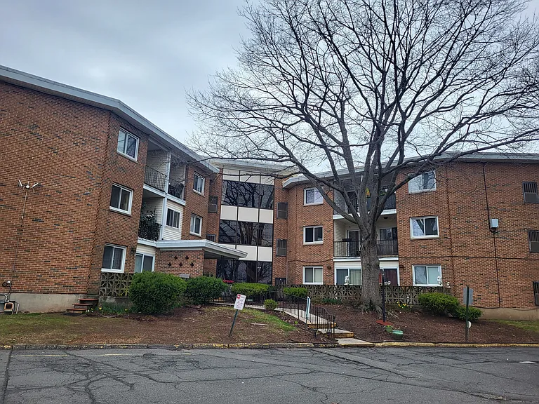 126 Biruta St #B20 — Photo 13