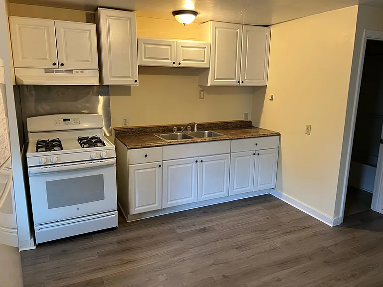 375 Elm St #3L — Photo 13
