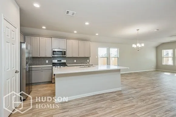 4 bed, 3.0 bath, 2121 sqft, $2,390 — Photo 3