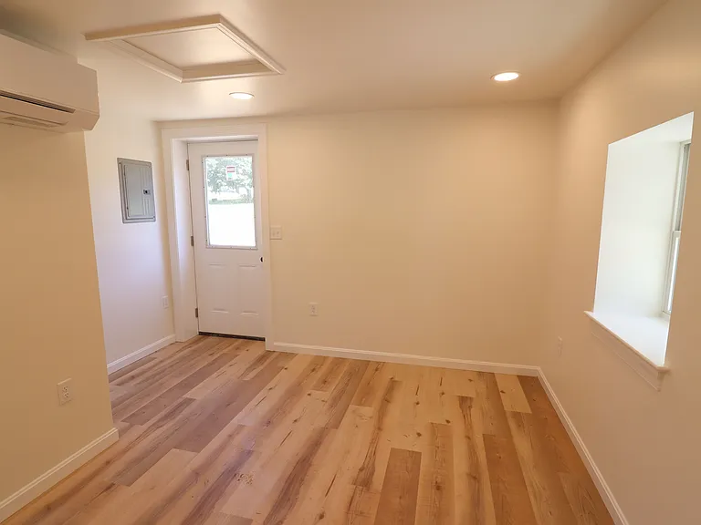 293 E Main St #4 — Photo 9