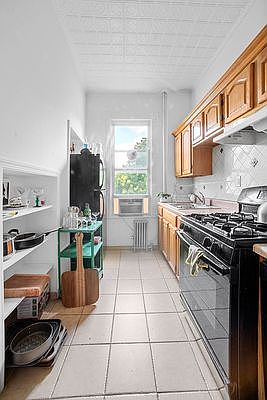 3rd image of 271 Bleecker St #B