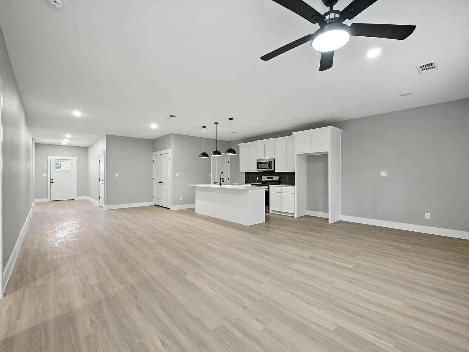 1331 West Crawford, Denison TX 75020 - 1 — Photo 2