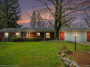 717 Sandstone Dr, Rochester Hills, MI 48309