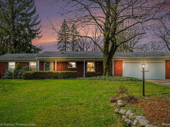 717 Sandstone Dr, Rochester Hills, MI 48309