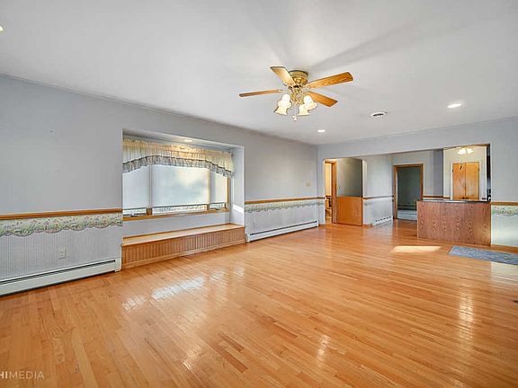 5th image of 3293 202nd St