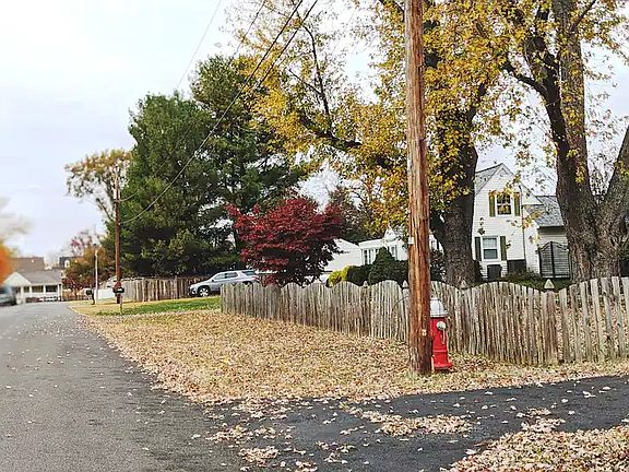 3rd image of 6004 Edgewood Ln