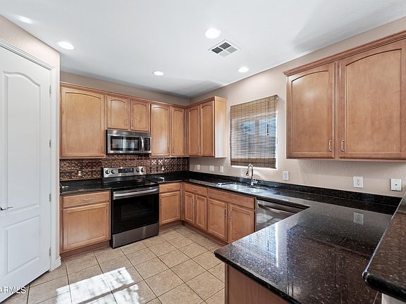 5th image of 1255 E PRICKLY PEAR Street