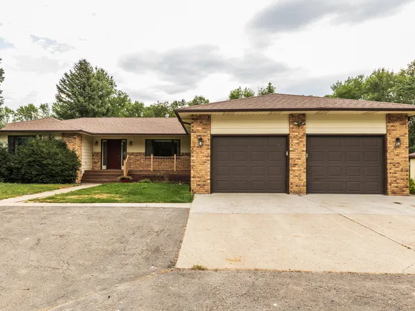 5020 Grassy Ln, Bismarck, ND 58503